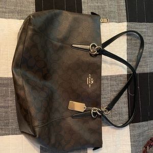 Coach shoulder tote- in good condition